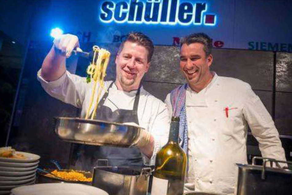 Gerd Kastenmeier (re.) und sein Catering-Team haben während der ersten VIP-Lounge gekocht.