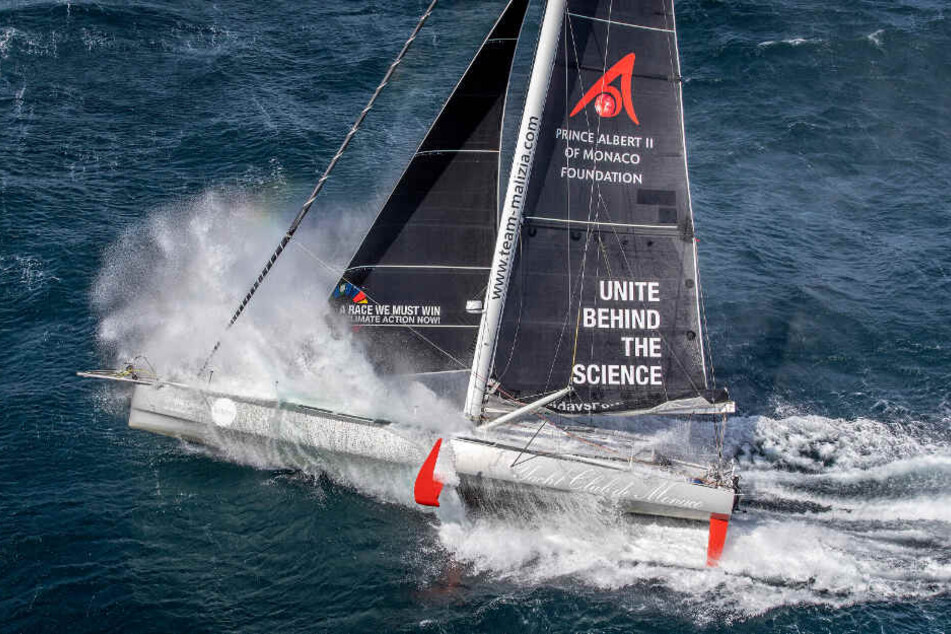 Die "Malizia II" muss nach dem Trip zurück gebracht werden. Die Crew fliegt.