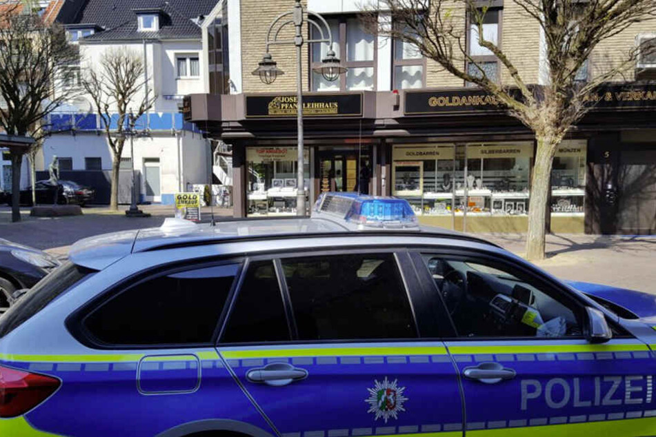 In der Siekergasse raubten vier Männer einen Juwelier aus.