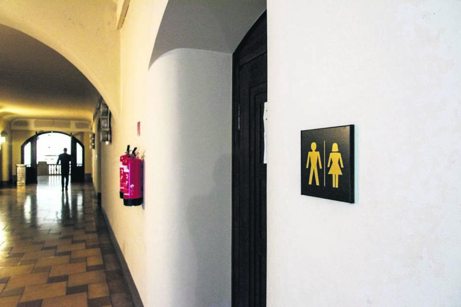 Keine „Nette Toilette“: Da die WC-Anlagen im „Weberflügel“ des Rathauses gesperrt sind, fehlen den Angestellten Kapazitäten.