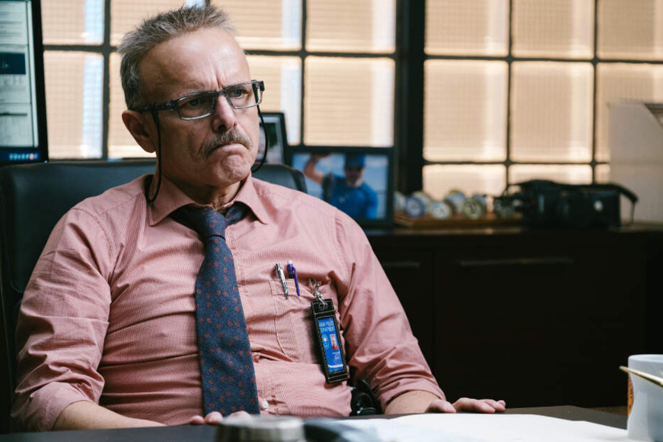 Captain Howard (Joe Pantoliano) steht Mike und Marcus wie immer zur Seite.