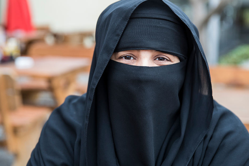 In Schöneberg wurde einer Frau ihre Burka vom Kopf gerissen. (Symbolbild)
