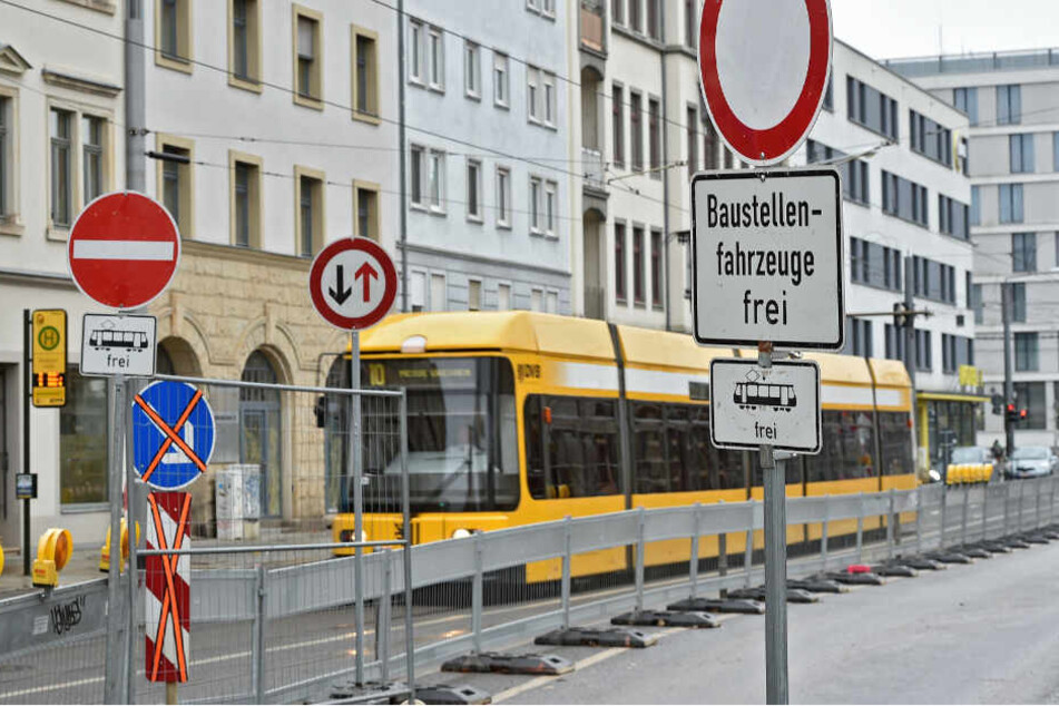 Trotz - oder gerade wegen - so vieler Schilder fahren immer wieder Autos verbotenerweise in Richtung City.