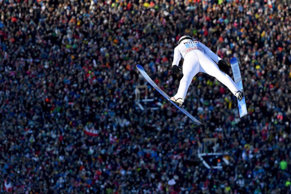 Marius Lindvik aus Norwegen bei seinem Sprung in Garmisch-Partenkirchen.
