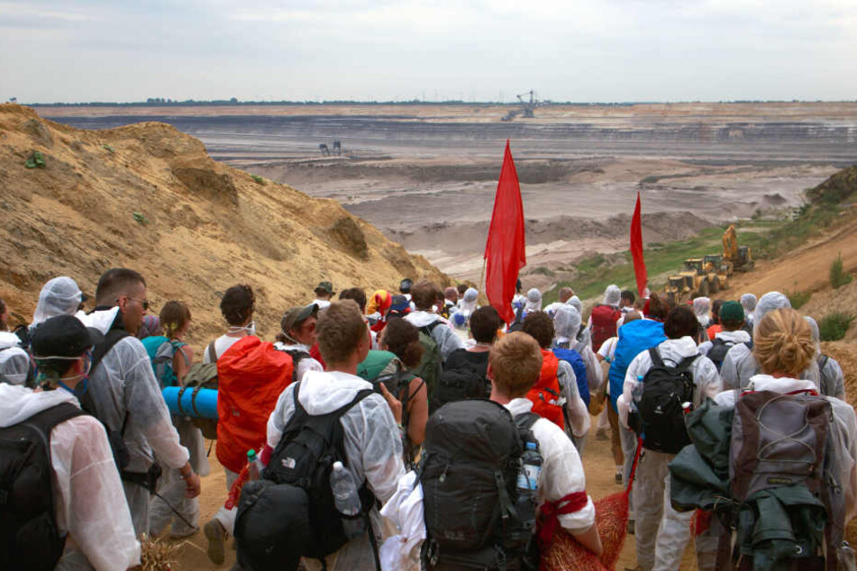 Bereits im Vorjahr protestierte viele Aktivisten gegen den Tagebau Garzweiler (Archivbild).