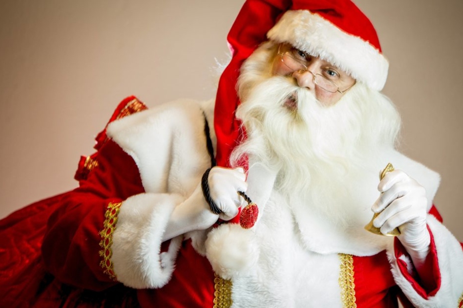 Freiberg sucht händeringend nach einem Weihnachtsmann und einen Baum für den Christmarkt. (Symbolbild)