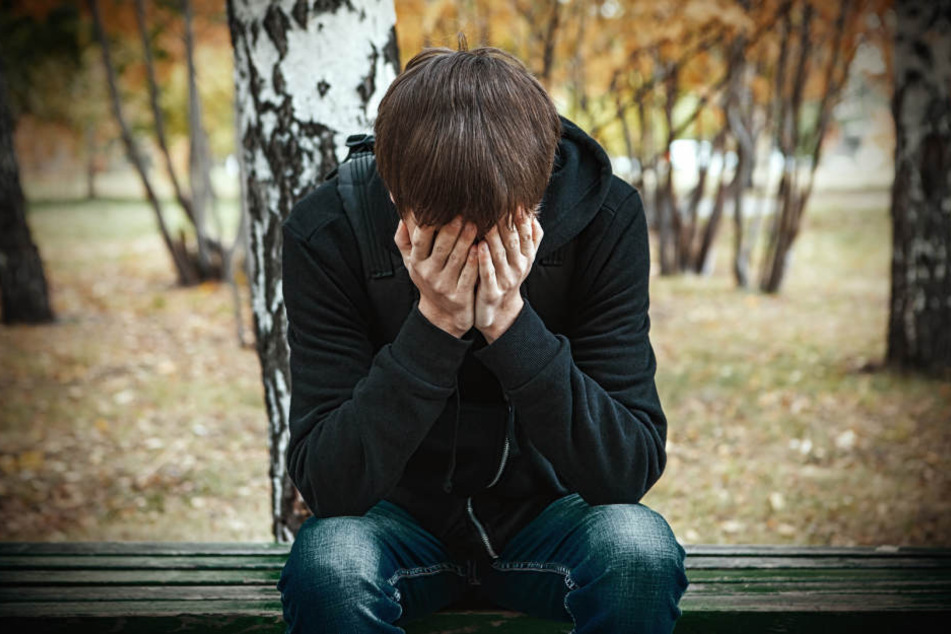 Depressive Verstimmungen lassen sich auf einen
Melatoninüberschuss und einen Vitamin D Mangel an kalten Tagen in Herbst und
Winter zurückführen.