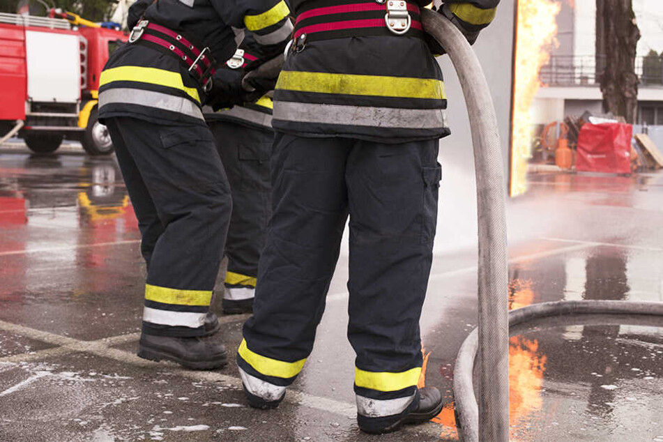 Die anderen Feuerwehr-Kameraden erklärten, dass ihre Arbeit von Anstand und Respekt gegenüber allen Menschen geleitet wird. (Symbolbild)