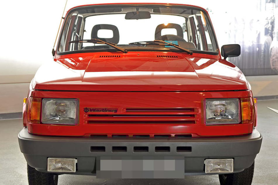 Ein solcher Wartburg 1.3 wurde von zwei Teenagern angezündet und brannte komplett aus. (Symbolbild)