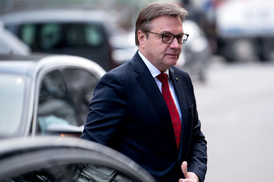 Günther Platter (ÖVP), Landeshauptmann von Tirol (Österreich), kommt zum Brenner-Gipfel unter Leitung der EU-Kommission. Jüngst eskalierte die Auseinandersetzung zwischen Deutschland und Österreich um regionale Fahrverbote in Österreich.