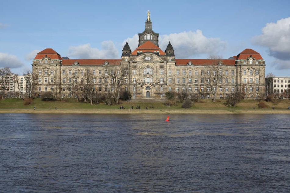 Das ehrwürdige Gebäude der Sächsischen Staatskanzlei in Dresden (erb. 1900 - 1906 als "Sächsisches Gesamtministerium"). Hier tagt nicht nur das Kabinett, hier hat auch der Ministerpräsident seinen Sitz.