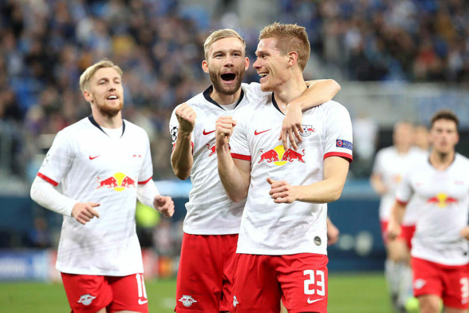 Erst jubelte Marcel Halstenberg (vorne rechts) über seinen Treffer, dann wurde dieser aber wegen Handspiels wieder aberkannt.