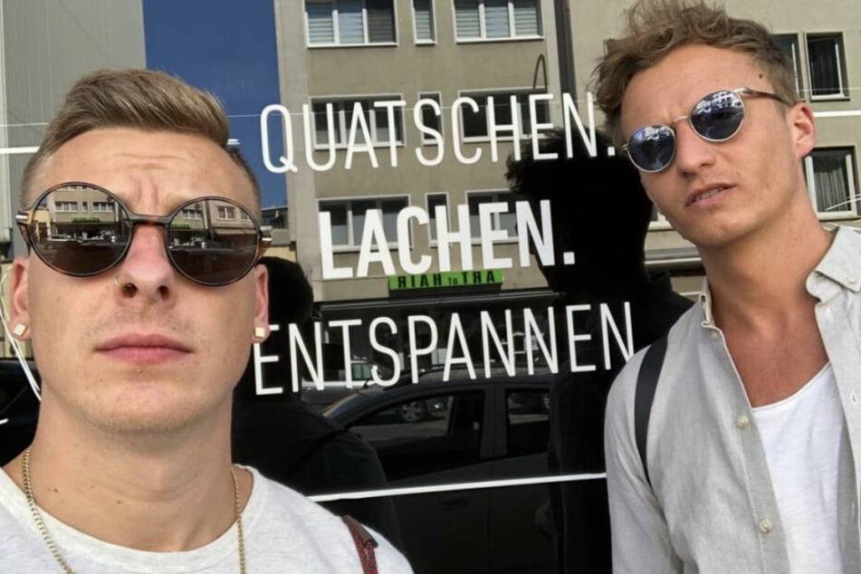 Mit Tommi Schmitt betreibt er seit September 2017 einen eigenen Podcast, namens "Gemischtes Hack".