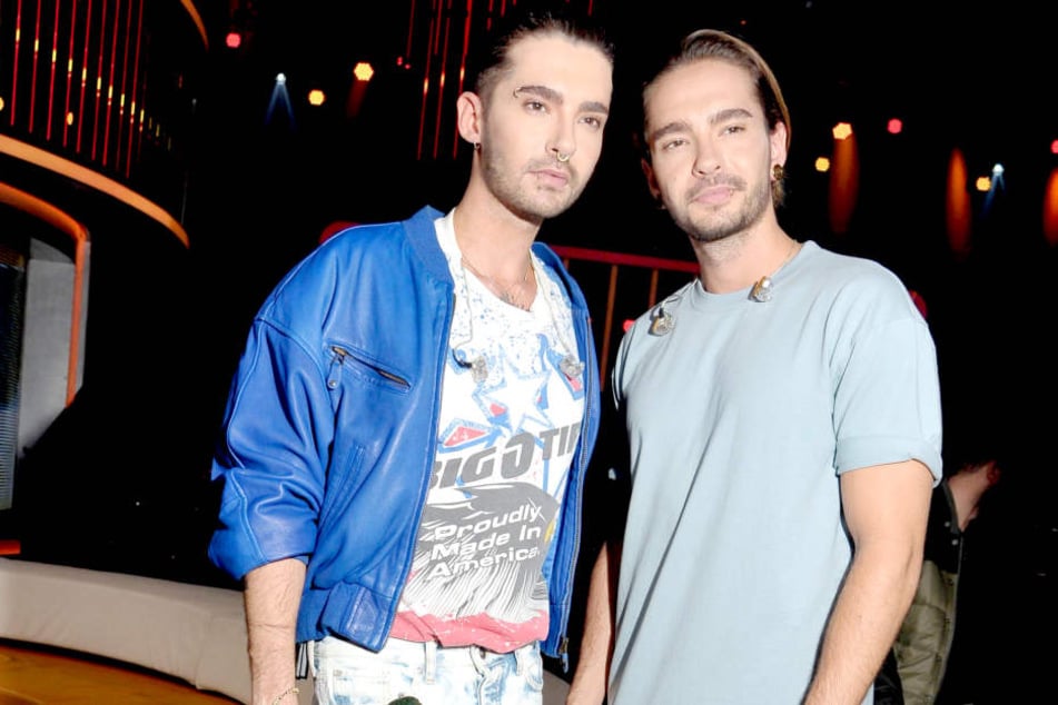 Gerade wurde sie beim Knutschen mit Bill Kaulitz' (28, l.) Zwillingsbruder Tom erwischt.
