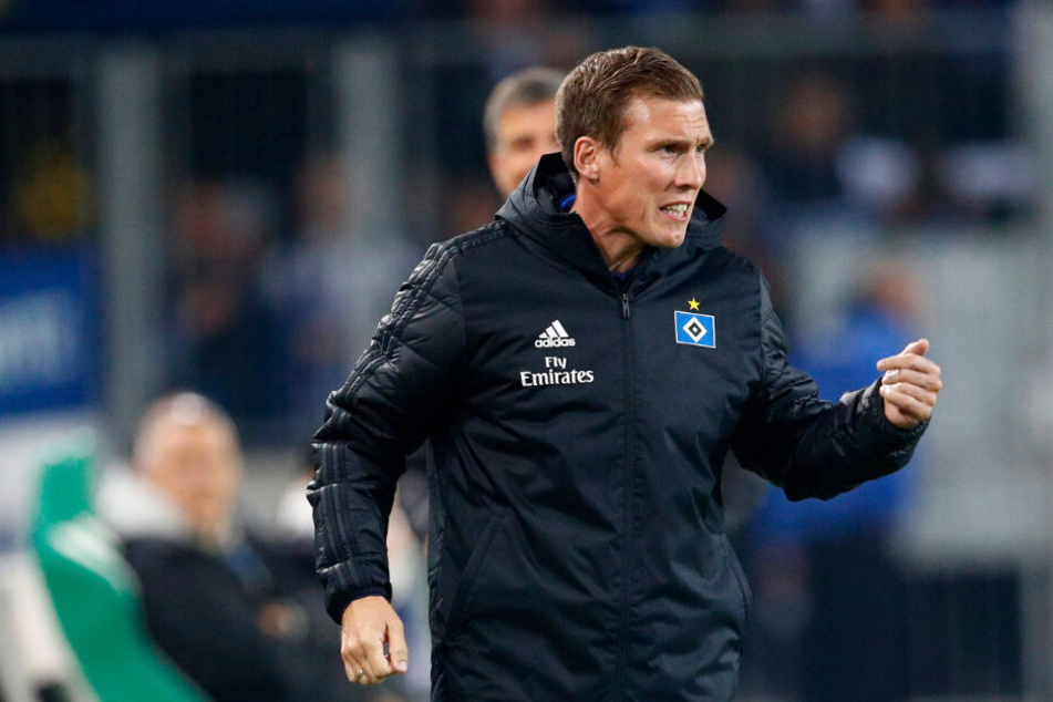HSV-Trainer Hannes Wolf stellt seine Mannschaft gegen Regensburg um.