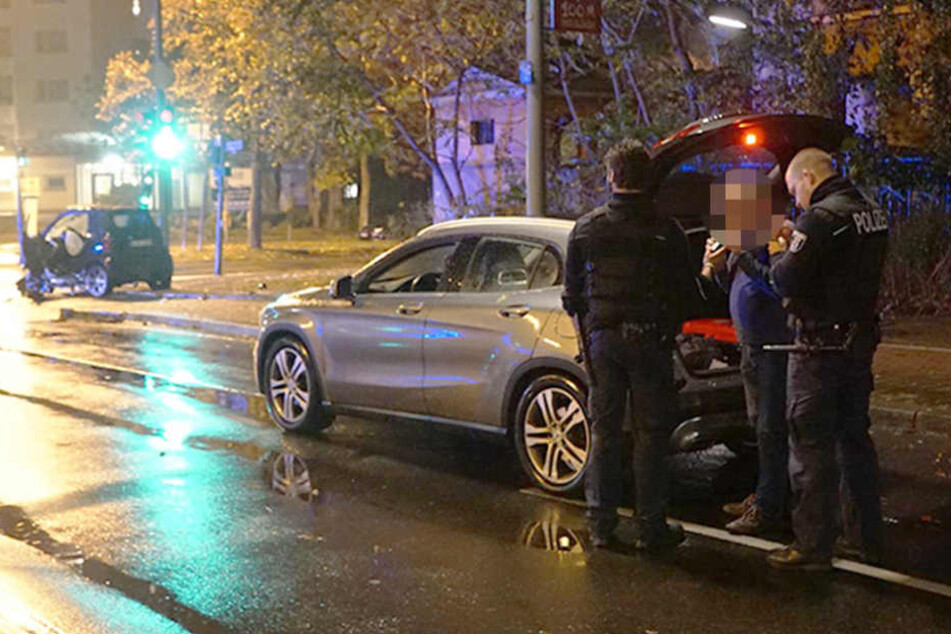 Der unbeteiligte Mercedes-Fahrer musste ins Röhrchen pusten.