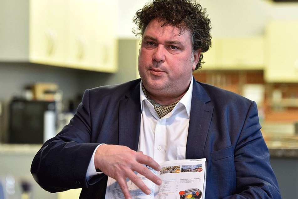 VHS-Chef Jürgen Küfner (52) stellt das Semesterprogramm vor.