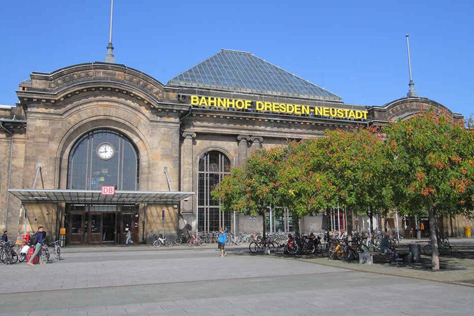 Tatort Vorplatz Neustädter Bahnhof. Hier fiel Baxxter eine Neunjährige an.