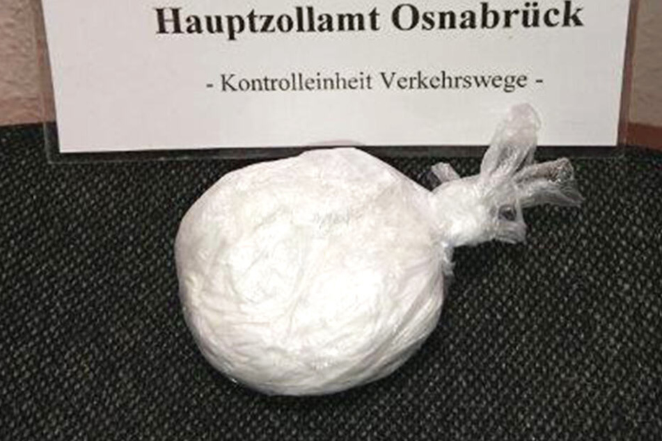 Beim Abtasten des Mannes wurde die Plastiktüte mit Kokain gefunden.