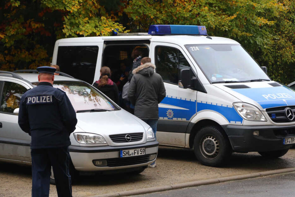 Wie der "MDR" mitteilt, laufen in Thüringen mehrere Anti-Terroreinsätze der Polizei.