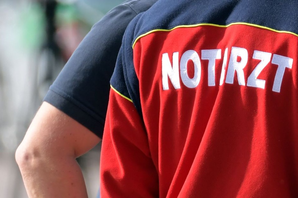 Notarzt und Rettungsdienst gelang es, den Verletzten zu stabilisieren. (Symbolbild)