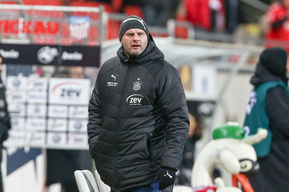 Sportchef David Wagner muss seinen Vorstandsposten räumen - weil er mitverantwortlich für die Überziehung des Etats ist?