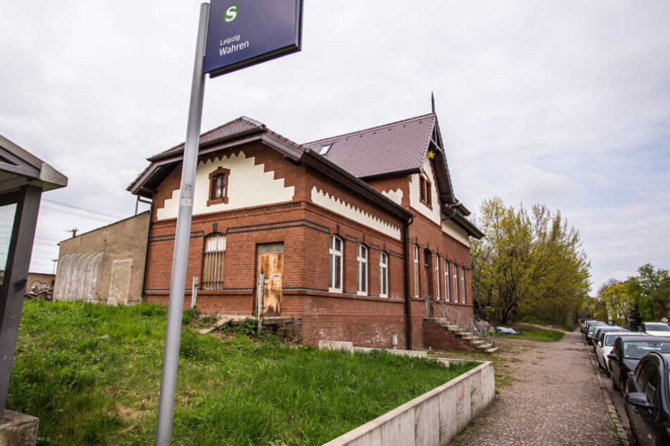 Noch ist Mellis Bahnhof nicht fertig umgebaut, doch für eine
Weihnachtsparty wird es reichen.