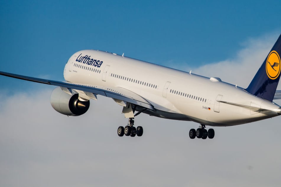 Mitten über dem Atlantik in einer Lufthansa Maschine kam der kleine Junge zur Welt. (Symbolbild)