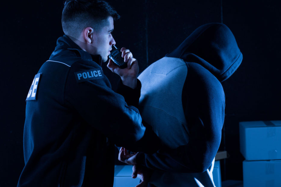 Unter anderem 1,3 Kilogramm Marihuana und 50 Gramm einer Partydroge fanden die Beamten beim Gerichts-Schwänzer (Symbolbild).