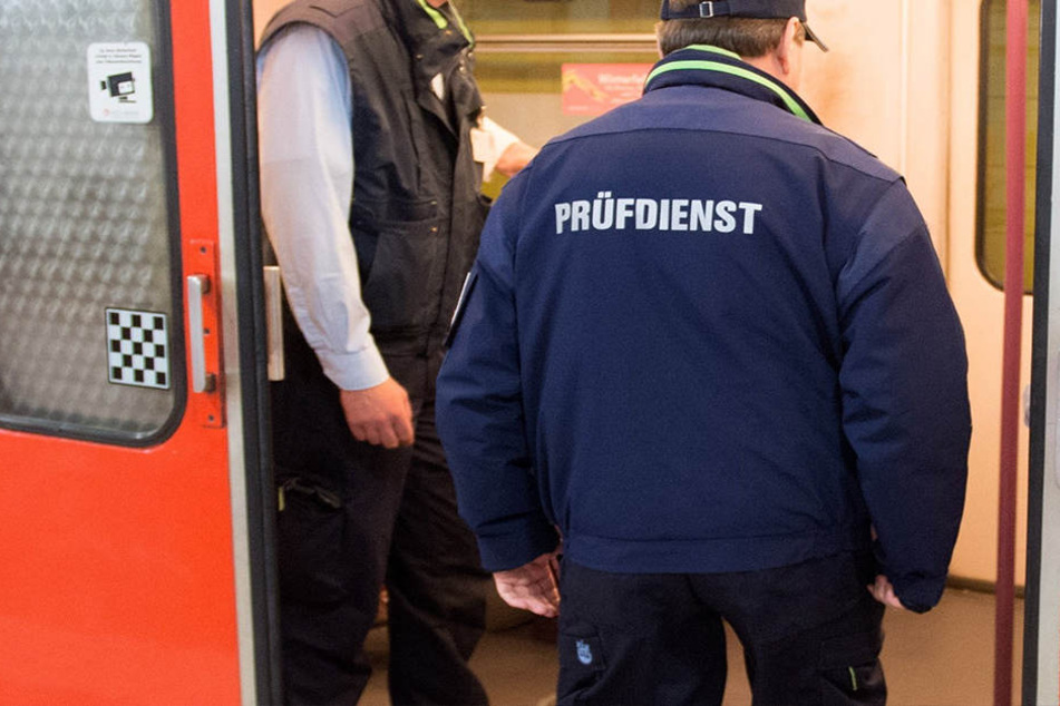 Kontrolleure in Hamburg sollen gegenüber der 16-Jährigen Gewalt angewendet haben. (Symbolbild)