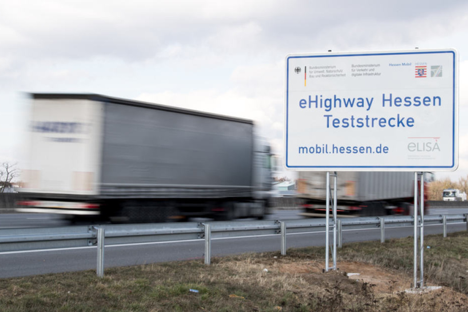 Auf der A5 zwischen Darmstadt und Frankfurt begannen heute die Bauarbeiten für die "eHighway"-Teststrecke.