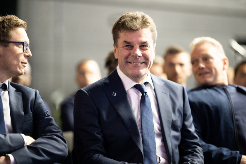 Auf der Mitgliederversammlung hatte HSV-Trainer Dieter Hecking schon wieder gut lachen.