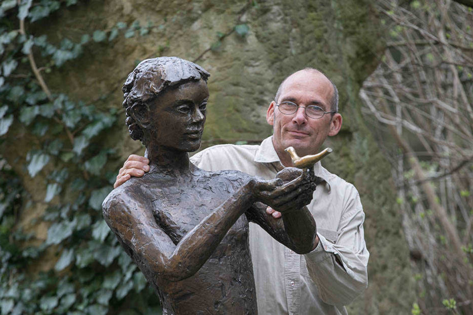Der Dresdner Künstler und Bildhauer Thomas Reichstein (56) will auch diese
lebensgroße Figur auf die Bastei schaffen.