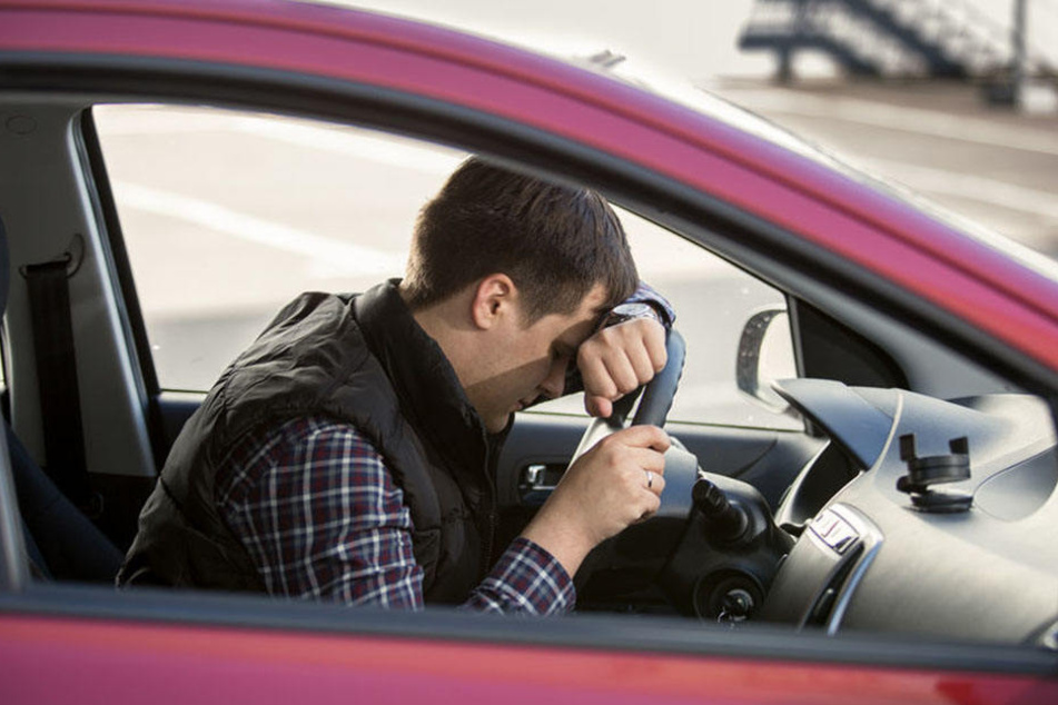 Der Mann musste einen Blutprobe und den Führerschein abgeben. (Symbolbild)