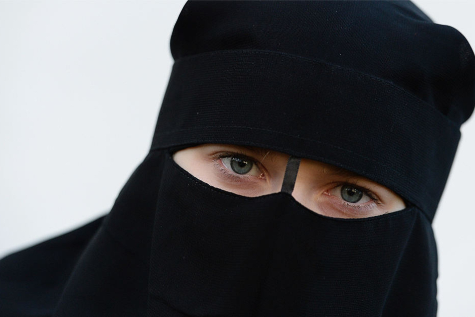 Der Niqab ist ein Gesichtsschleier, der von einigen Islamistinnen getragen wird (Archivbild).