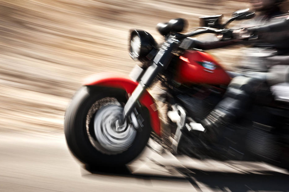 Ein Lkw-Fahrer übersah am Montagmorgen einen Harley-Fahrer und krachte in ihn.