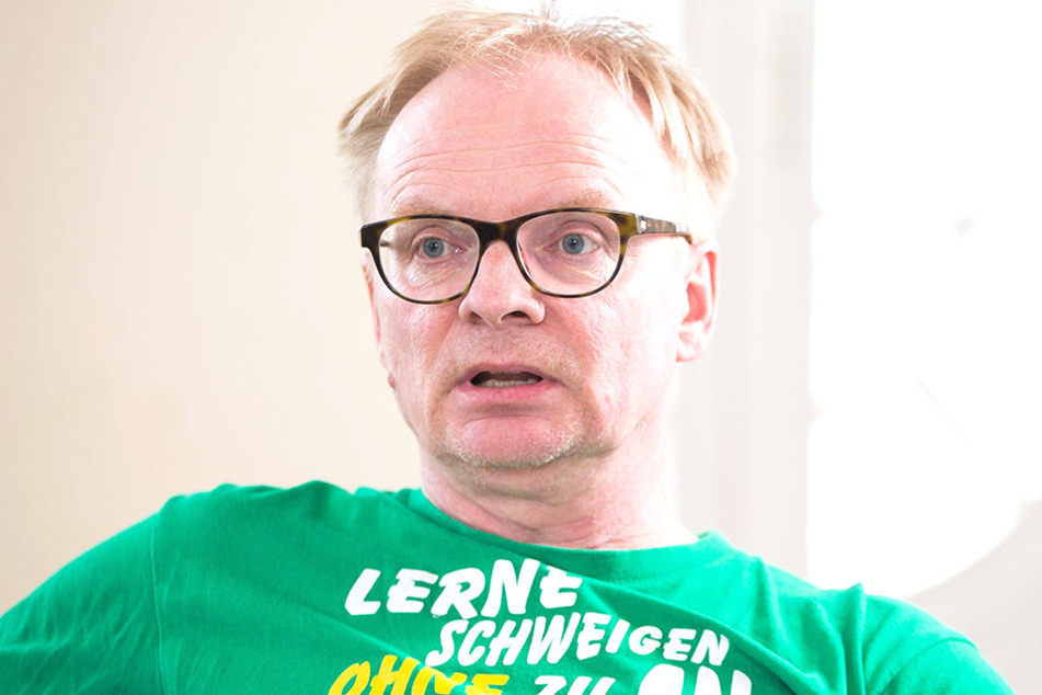"Satire muss ätzen können, muss provozieren dürfen, muss an die Grenzen gehen können, ohne dass der Künstler Zensur befürchten muss", sagt Uwe Steimle (55).