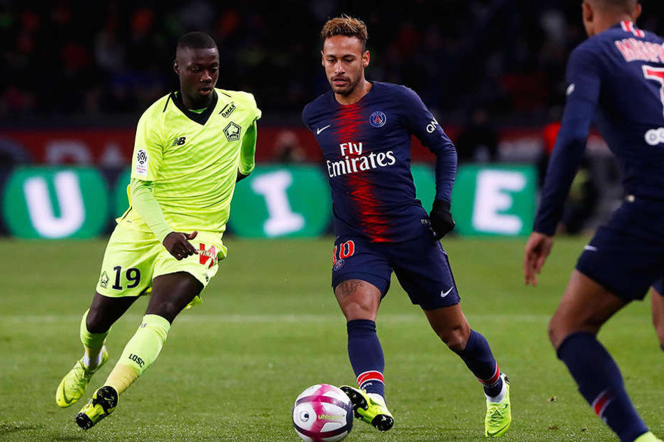 Würde den BVB auf Anhieb verstärken: Nicolas Pepe (l.) vom OSC Lille, hier im Duell mit PSG-Star Neymar (M.).