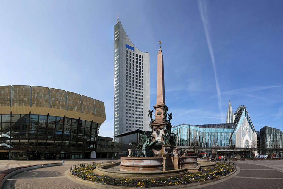 Der Leipziger Augustusplatz mit Gewandhaus, Uniriesen und Paulinum - immer mehr Touristen zieht es hierher.