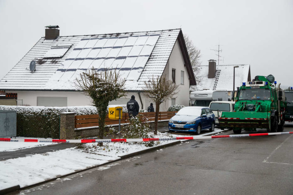 Das Haus des ermordeten Ehepaars: Der Sohn und dessen Frau sollen die Eltern im Dezember 2017 ermordet haben.