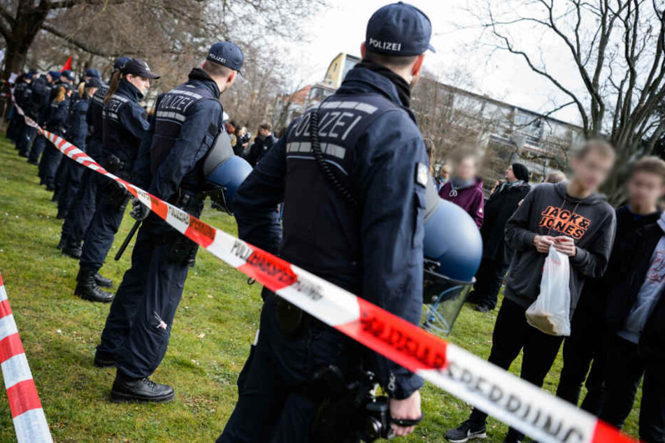 Die Schule wurde bisher noch nicht evakuiert. (Symbolbild)