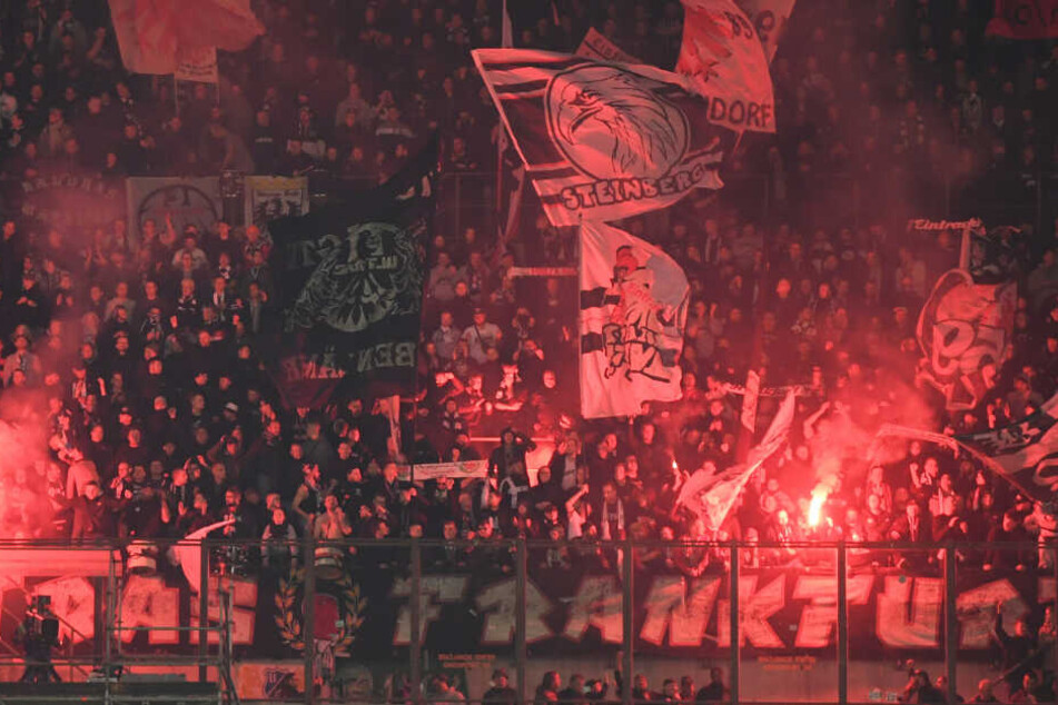Beim Spiel gegen Inter Mailand entzündeten zahlreiche Fans Pyrotechnik.