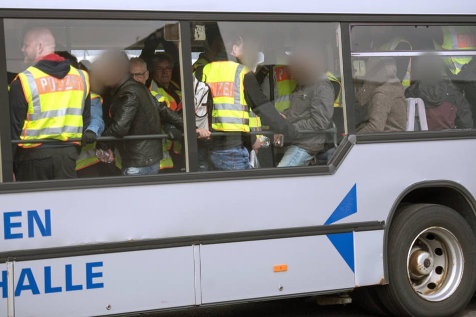Am Dienstag werden wieder Dutzende Afghanen am Airport Leipzig/Halle zum Flugzeug gefahren.