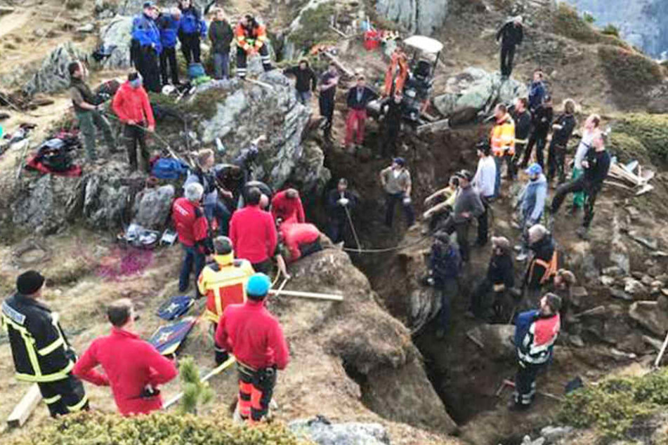 Das kleine Mädchen konnte dank ihrer Helfer nach 13 Stunden befreit werden.