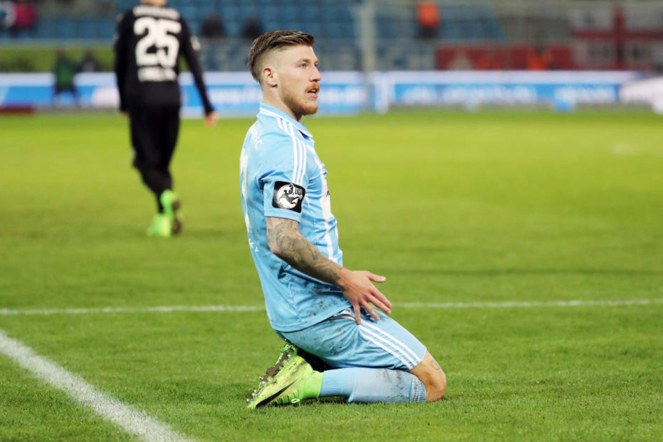 Philip Türpitz ist
enttäuscht. Das Heimspiel gegen Wehen Wiesbaden und wohl auch der Pokalkracher
gegen Zwickau finden ohne ihn statt.