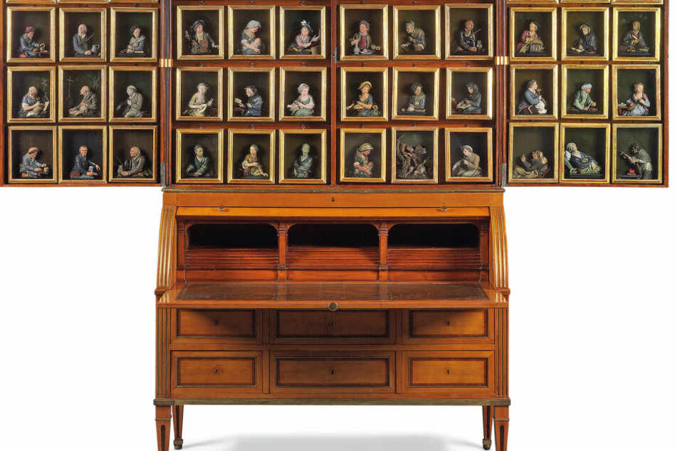 Wird am Donnerstag bei Christie’s in London versteigert: Ein neoklassizistischer Sekretär mit 48 Wachsreliefs des Kölner Wachsbossierers Kaspar Bernhard Hardy aus dem Jahr 1795.