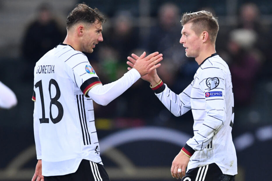 Können Leon Goretzka (l.) und Toni Kroos bei der EM gemeinsam jubeln?