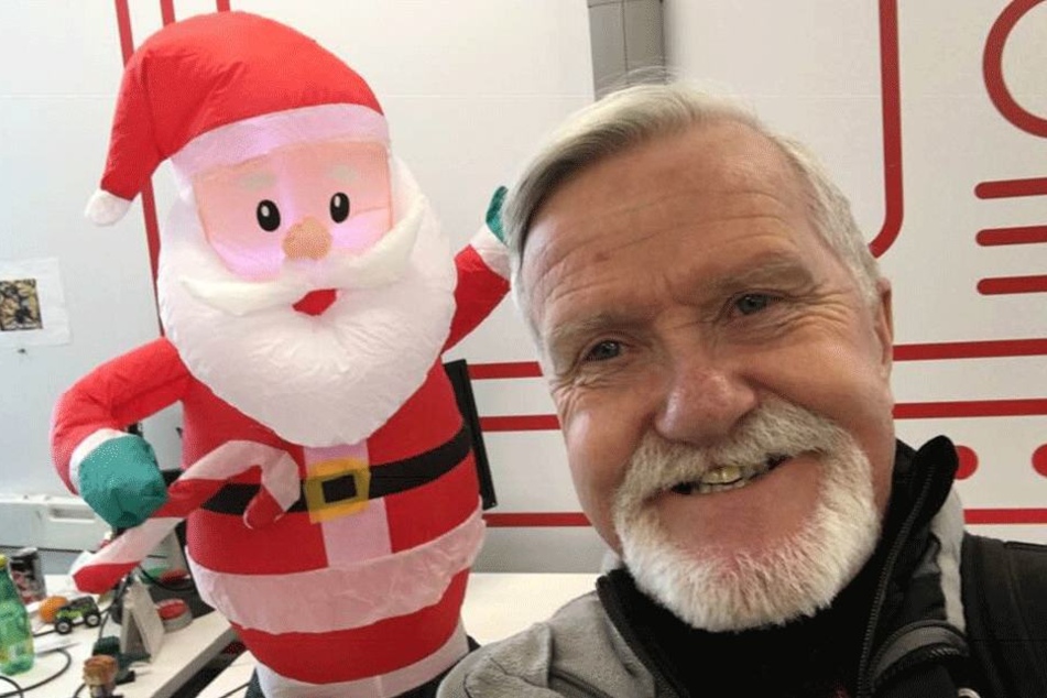 Adrian Pearce in freudiger Weihnachtsstimmung.