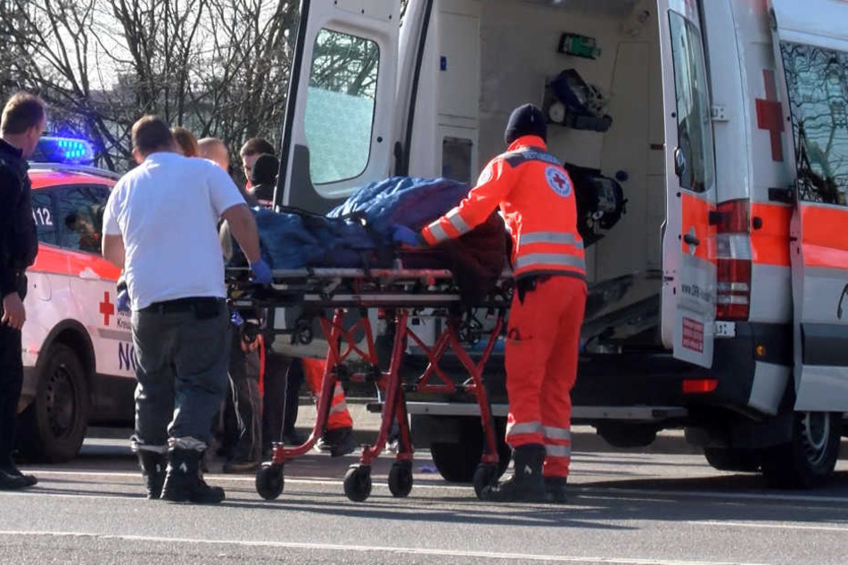 Passanten wählten den Notruf, als sie den Mann bemerkten.