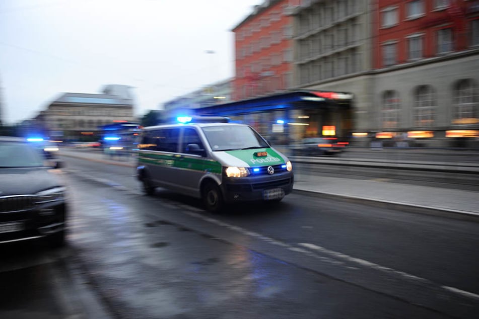 Völlig betrunken fand ihre Fahrt ein jähes Ende. (Symbolbild)